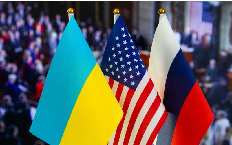 The-US-flag-Russian-flag-Ukraine-flag