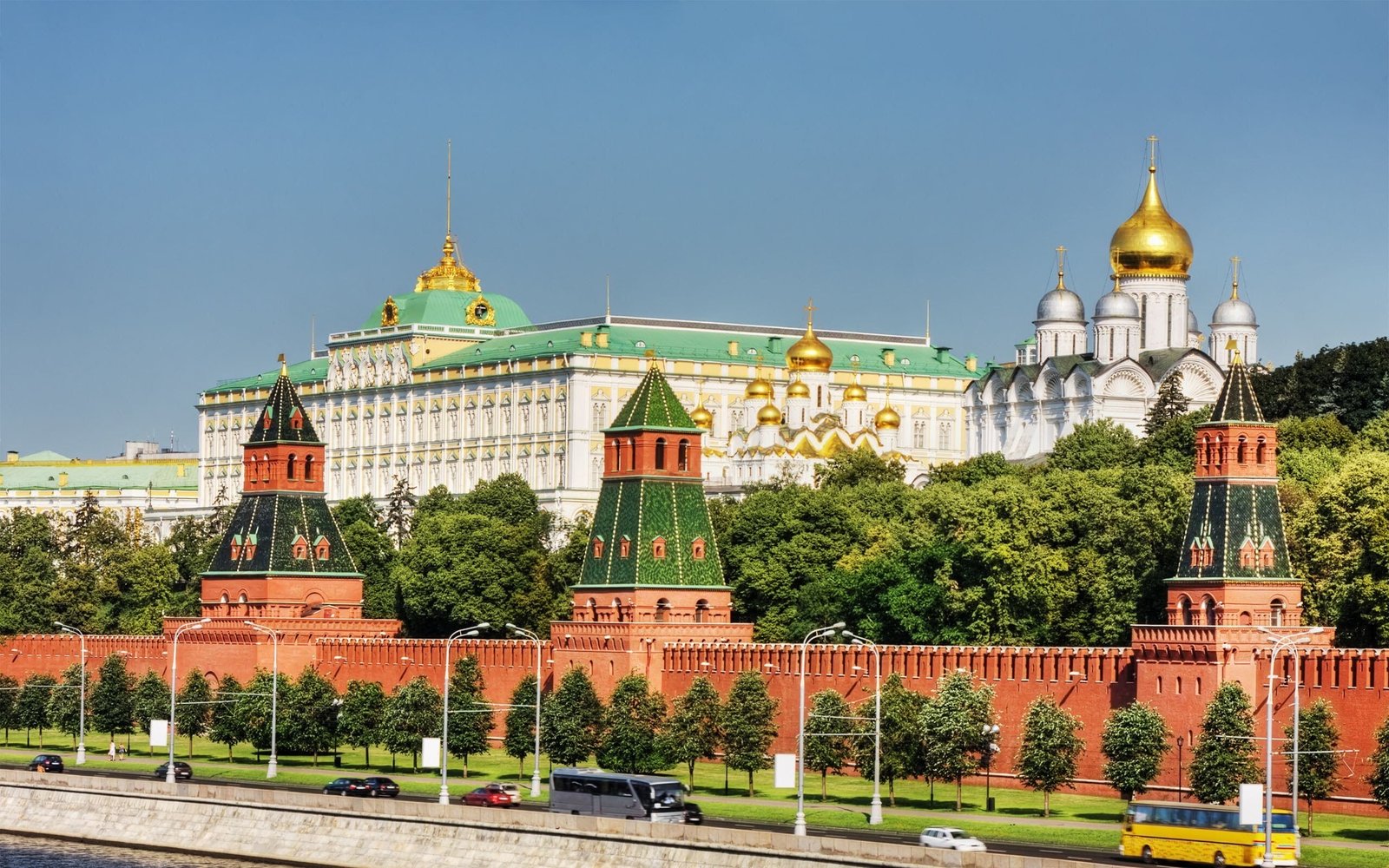 The_Moscow_Kremlin_in_Russia_Beautiful_Tourist_Place_Wallpaper-620264501