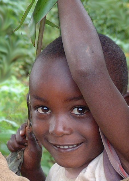 And who would not be charmed by these eyes and that smile? Muramvia, Burundi © 2007 Jan Oberg, TFF