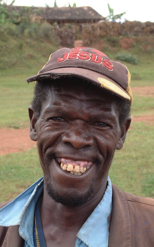 "I love Jesus" - Happy farmer in Muramvia, Burundi © 2007 Jan Oberg, TFF
