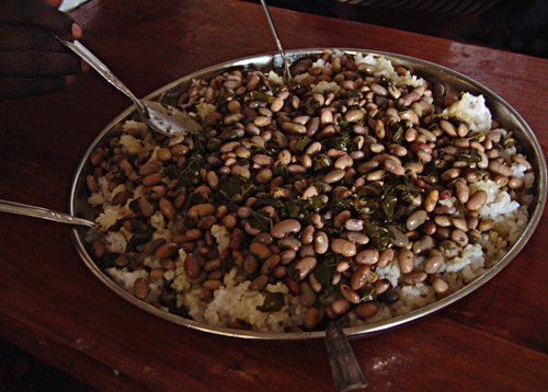 The guest is treated with utmost hospitality and products straight from the field Muramvia, Burundi © 2007 Jan Oberg, TFF