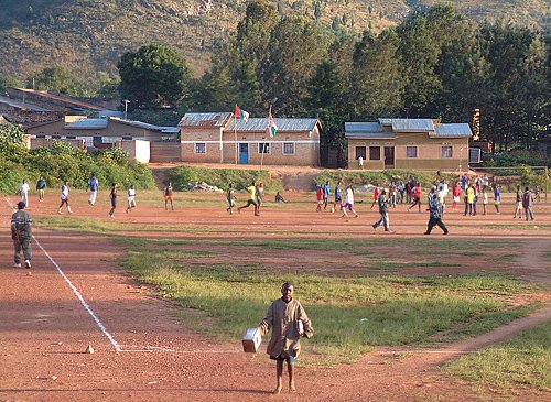 Everybody play football, like President Nkurunziza - Ruyigi, Burundi © 2006 Jan Oberg, TFF