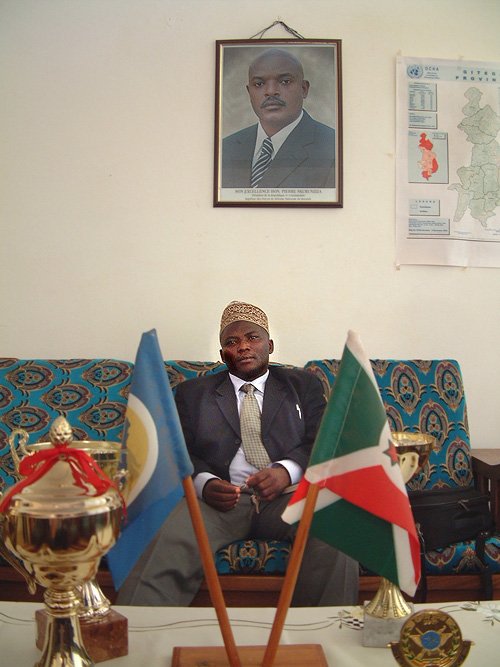 Mr. Selemani Mossi, Governor of Gitega, in his office. Burundi © 2006 Jan Oberg, TFF