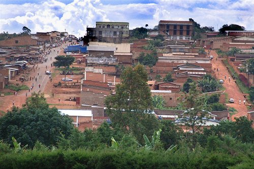 One view of hilly Gitega, Burundi © 2006 Jan Oberg, TFF