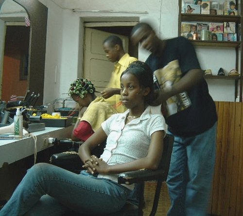 Beauty parlour "Grace" in Bujumbura, Burundi © 2003 Jan Oberg
