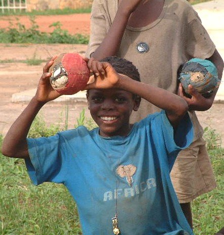 Kids in Bujumbura, Burundi © 2003 Jan Oberg, TFF