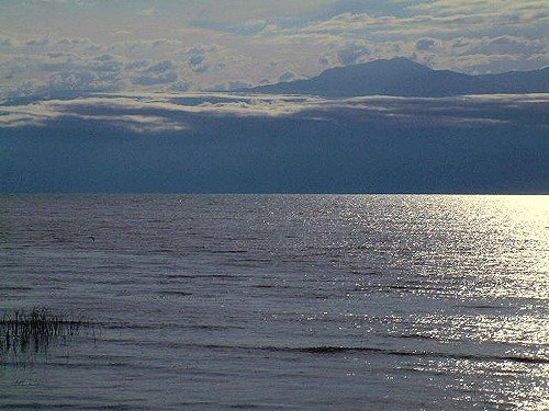 Along the Tanganyika Lake, Bujumbura, Burundi © 2003 Jan Oberg, TFF The mountains of the Democratic Republic of Congo