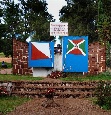 National monument in the heart of Gitega. Burundi © 2006 Jan Oberg, TFF