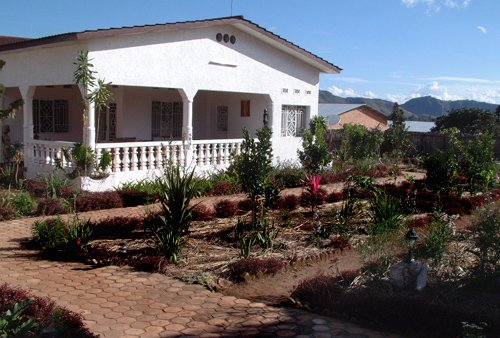 House of Peace - An oasis of beauty, humanity and compassion thanks to Maggy's vision and leadership - Ruyigi, Burundi © 2006 Jan Oberg, TFF